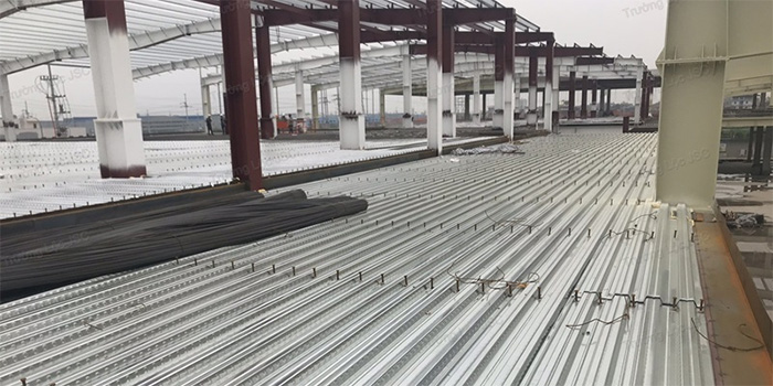 Ưu nhược điểm của tôn sàn deck